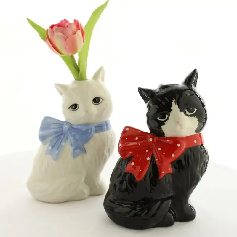 vase forme chat blanc noir décoration intérieur élégant fleurs séchées