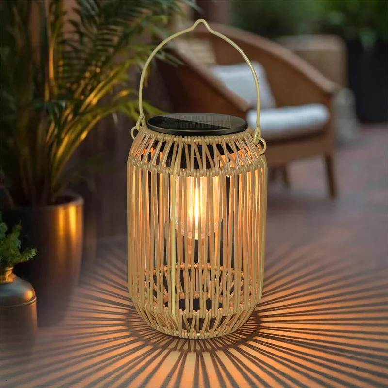 lanterne solaire suspendue tressée rotin bohème naturelle extérieure lumière douce