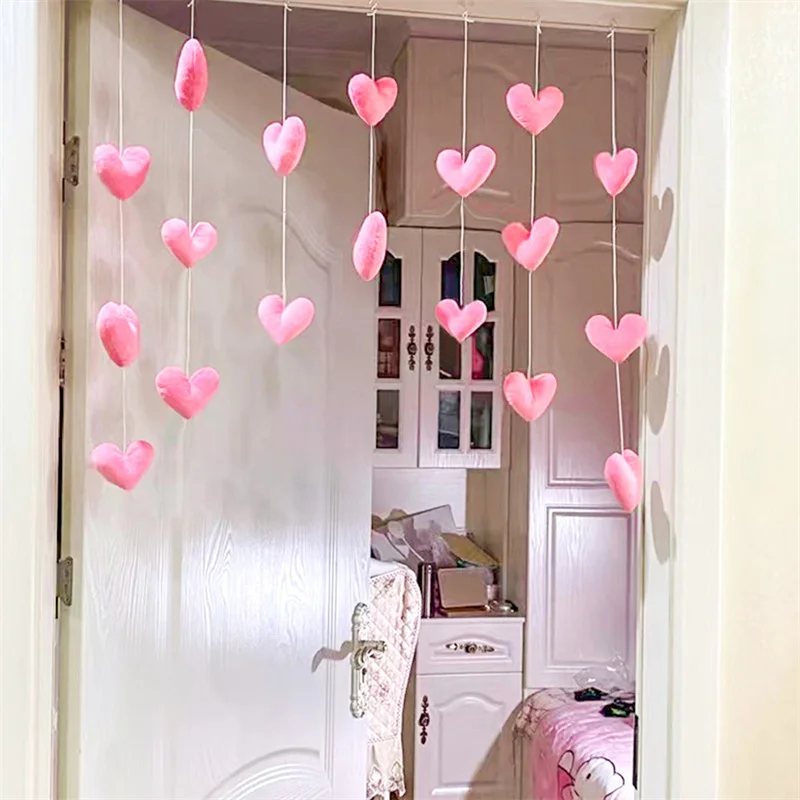 guirlande suspendue coeurs roses rouges blancs decoration romantique chambre festive