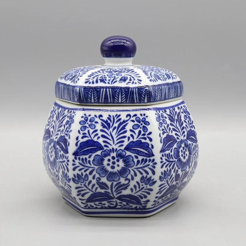 pots fleurs bleu blanc motifs floraux décoration traditionnelle forme octogonale contemporaine intérieur rangement