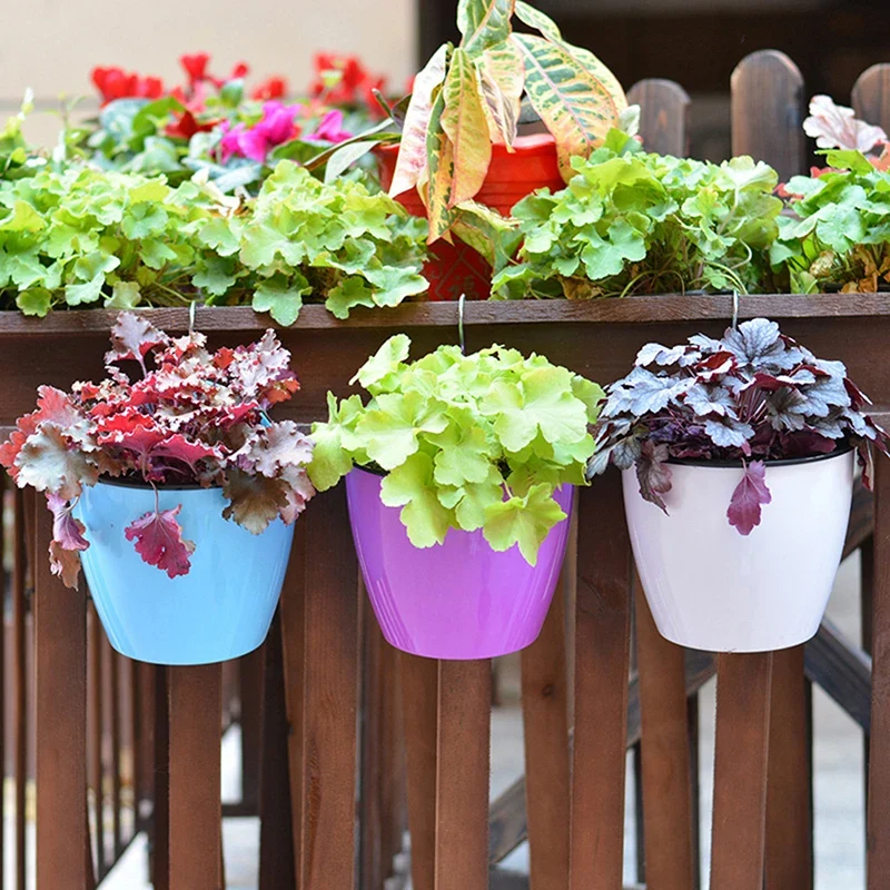 pots fleurs suspendus arrosage automatique moderne couleurs vives lisses brillants