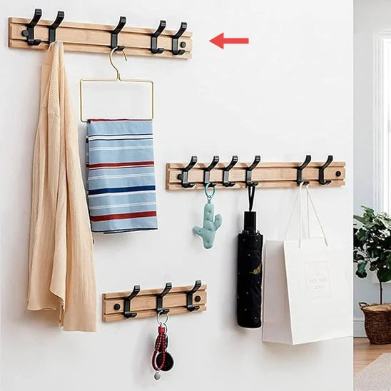 Porte-manteau mural en bois avec crochets coulissants