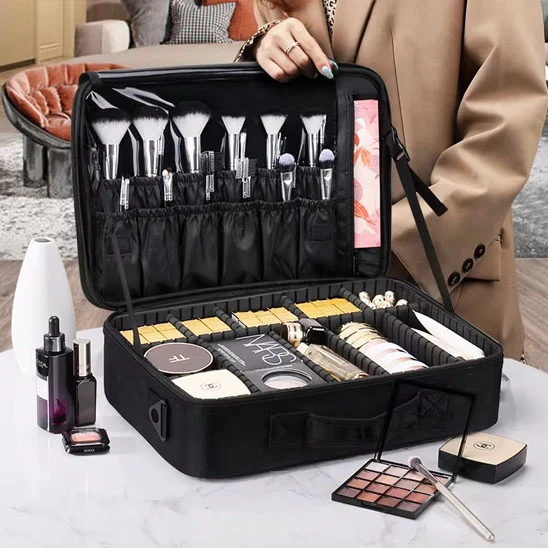 Grande trousse de maquillage avec supports pinceaux et compartiments de rangement