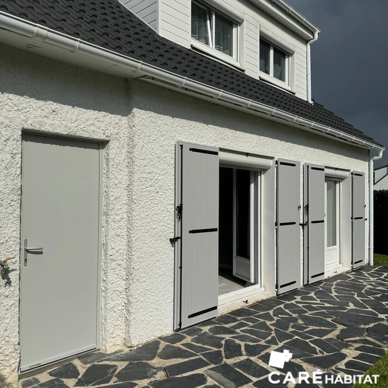 VOLETS PORTE DE GARAGE 77 - LESIGNY