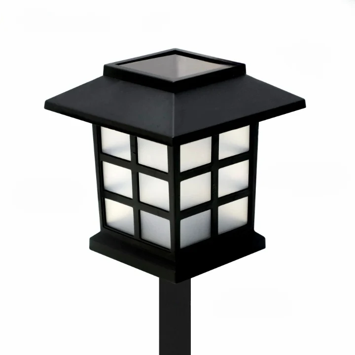 Lot de Huit Lampadaires LED Étanches à Énergie Solaire