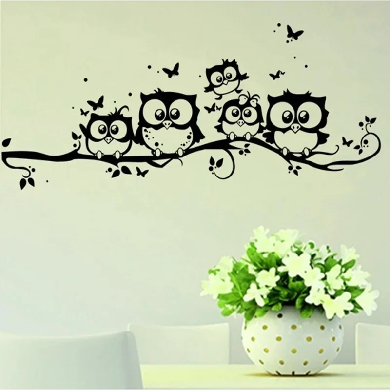 Sticker Mural Salon avec des Hiboux et des Papillons sur une Branche