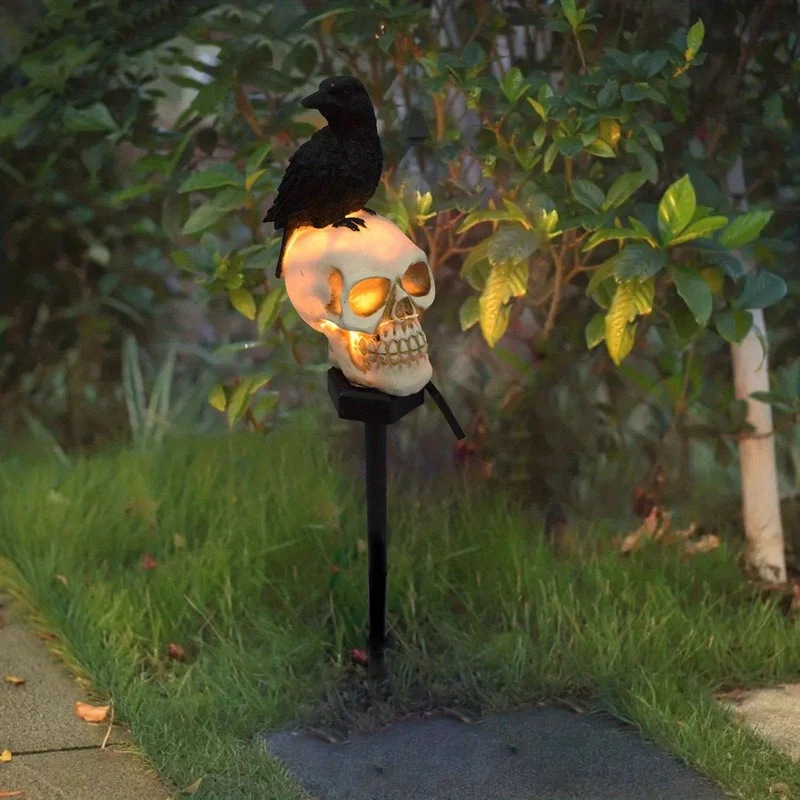 Lampe Solaire de Jardin Originale Halloween "Le Corbeau et Le Crâne"