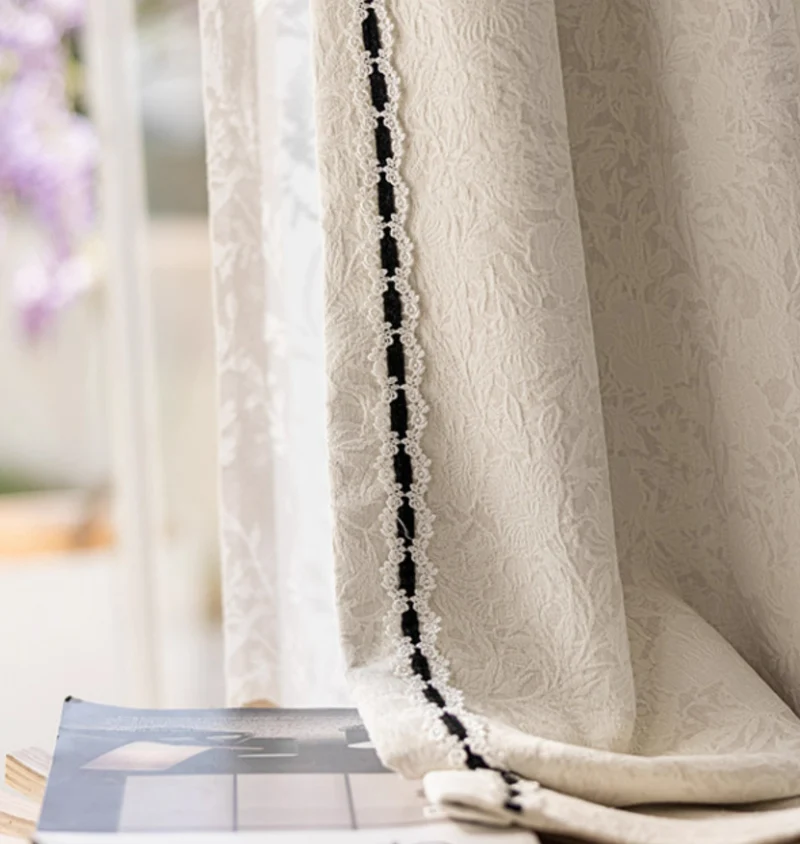 Rideau occultant blanc crème jacquard floral bordure noire
