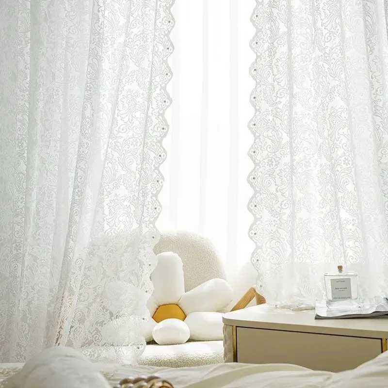 Voilage blanc brodé arabesques style bohème chic