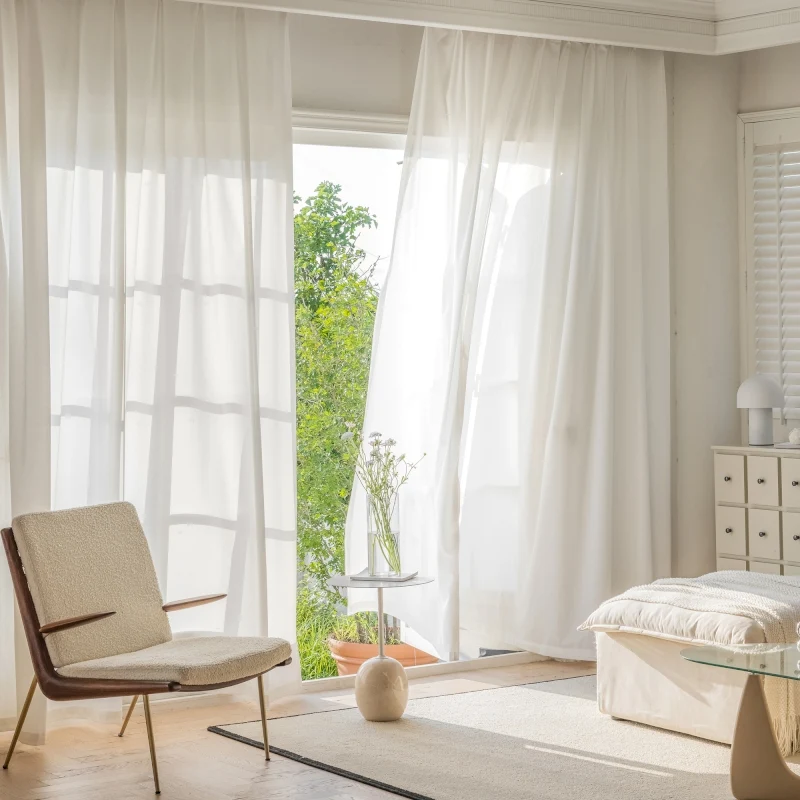 Voilage blanc pour chambre lumineuse