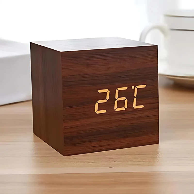 Digitale LED Wekker Kubus met Temperatuur Display Hout Finish | Sansoti