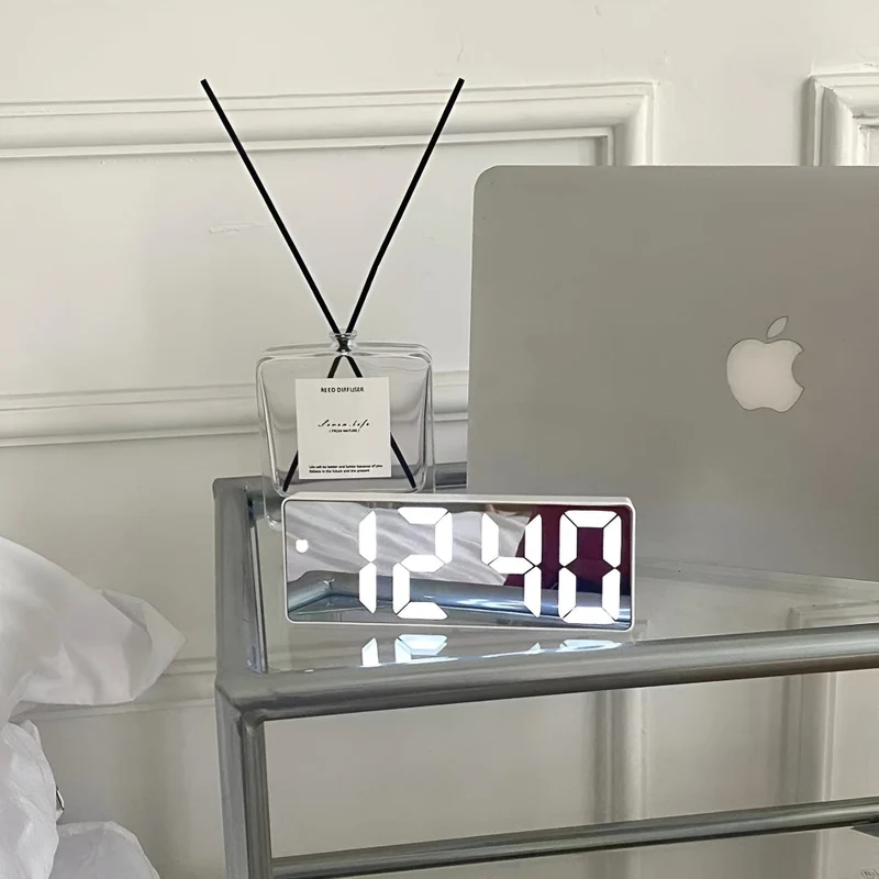 Digitale LED Spiegelwekker met Datum en Temperatuur — Minimalistisch Design voor Slaapkamer en Bureau | Sansoti