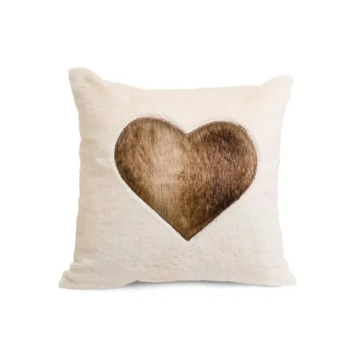 Coussin décoratif écru avec cœur brun