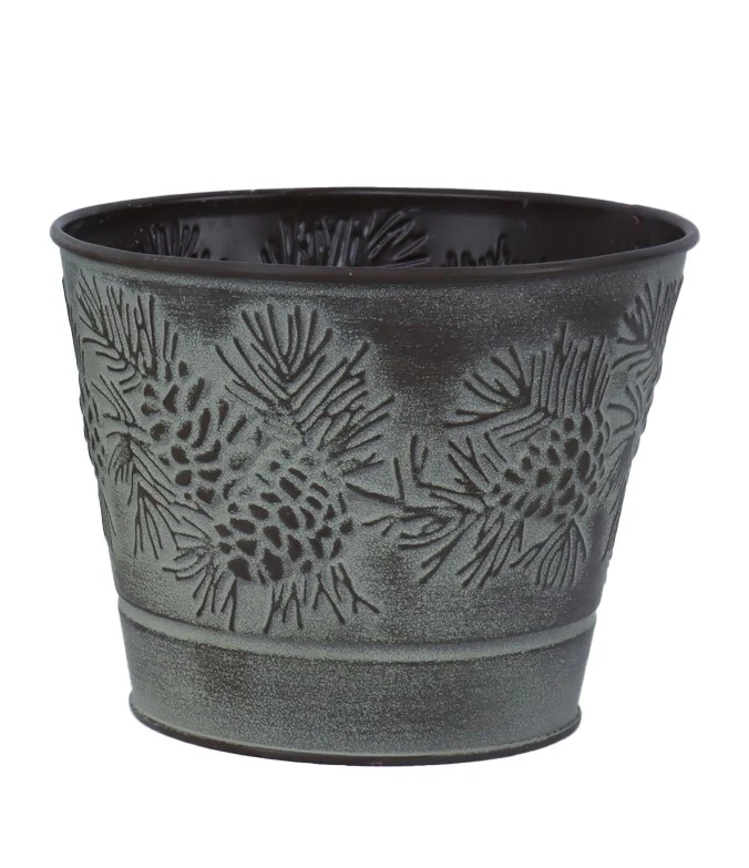 Pot en métal gris avec motifs de cocottes