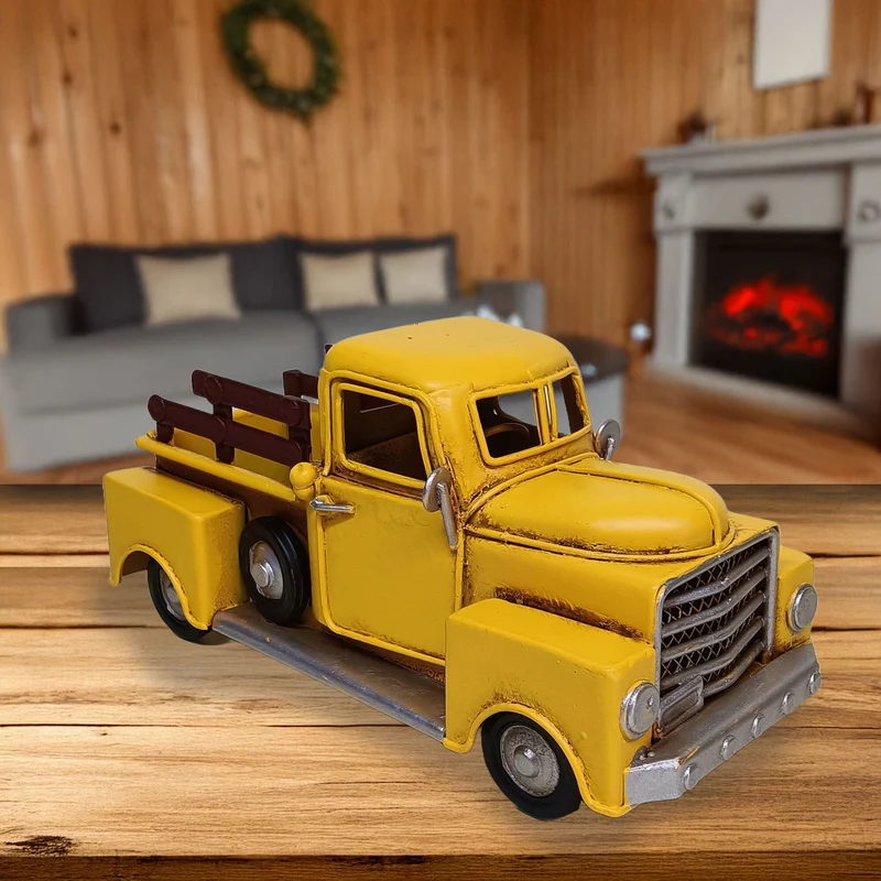 Camionnette jaune en métal vintage