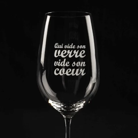 Verre à vin "Qui vide son verre vide son coeur"