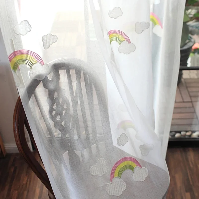 Rideau enfant voilage à motifs arc-en-ciel