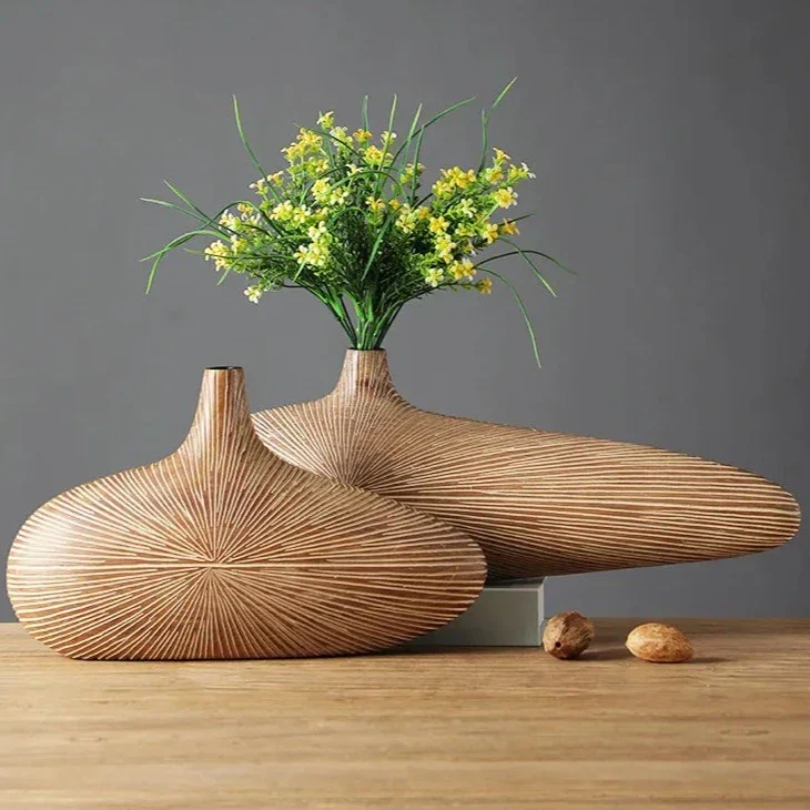 Decoratieve Gebeeldhouwde Vaas in Zandsteenstijl – Handgevormde Woondecoratie voor Bloemen & Styling | Sansoti